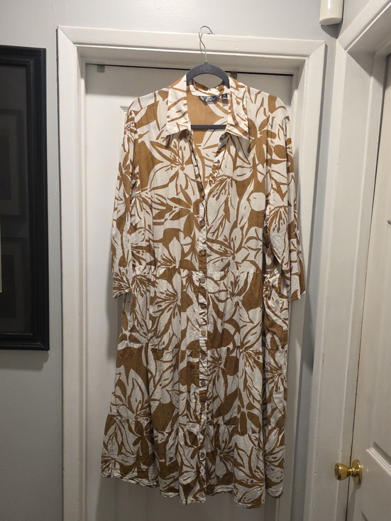Mlle Gabrielle Dresses & Skirts - Mlle Gabrielle White & Tan Floral Button-Front Midi Dress